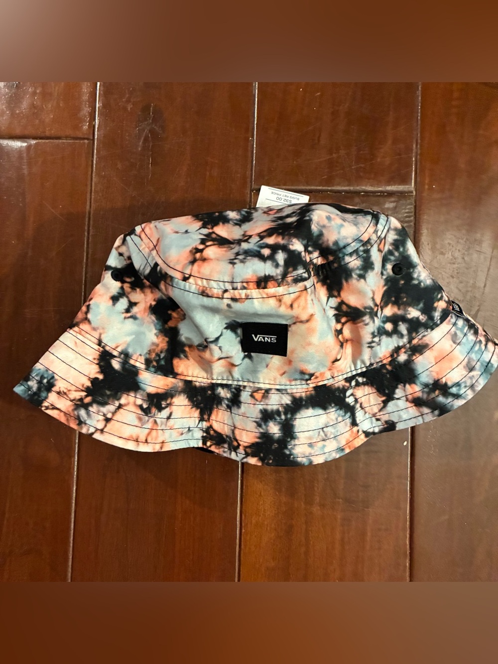 NWT! Vans Tie-Dye Bucket Hat in Peach, Black & White. Size Large. Brand new.